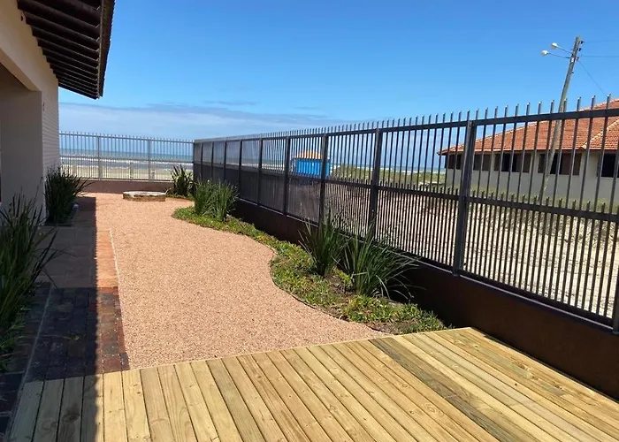 Casa Com Piscina A Beira Mar