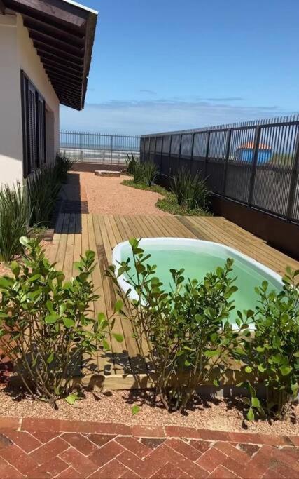 Casa Com Piscina A Beira Mar Holiday home *